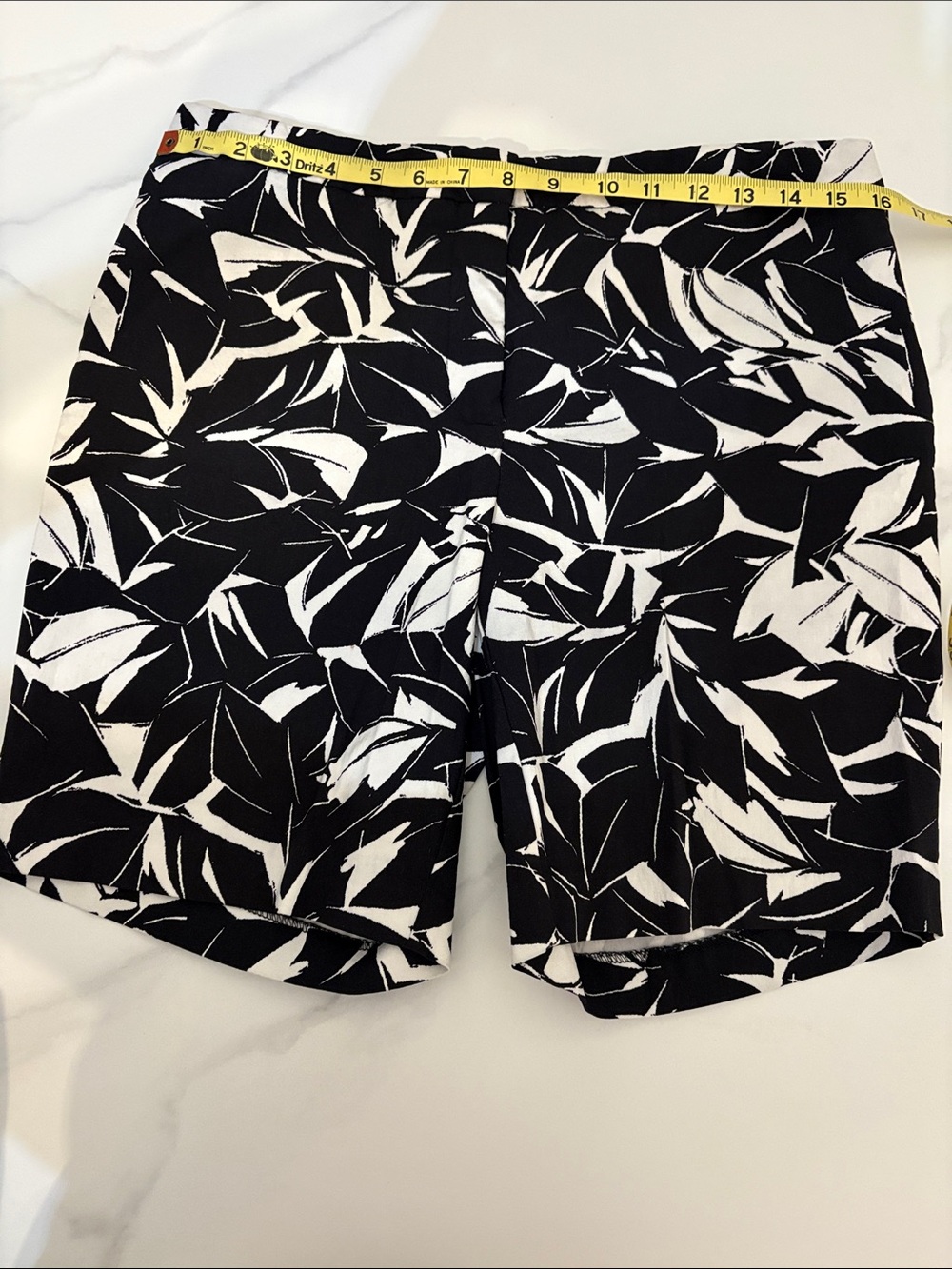 Mario Serrani Black and White Leaf-Print Flat Front Shorts
